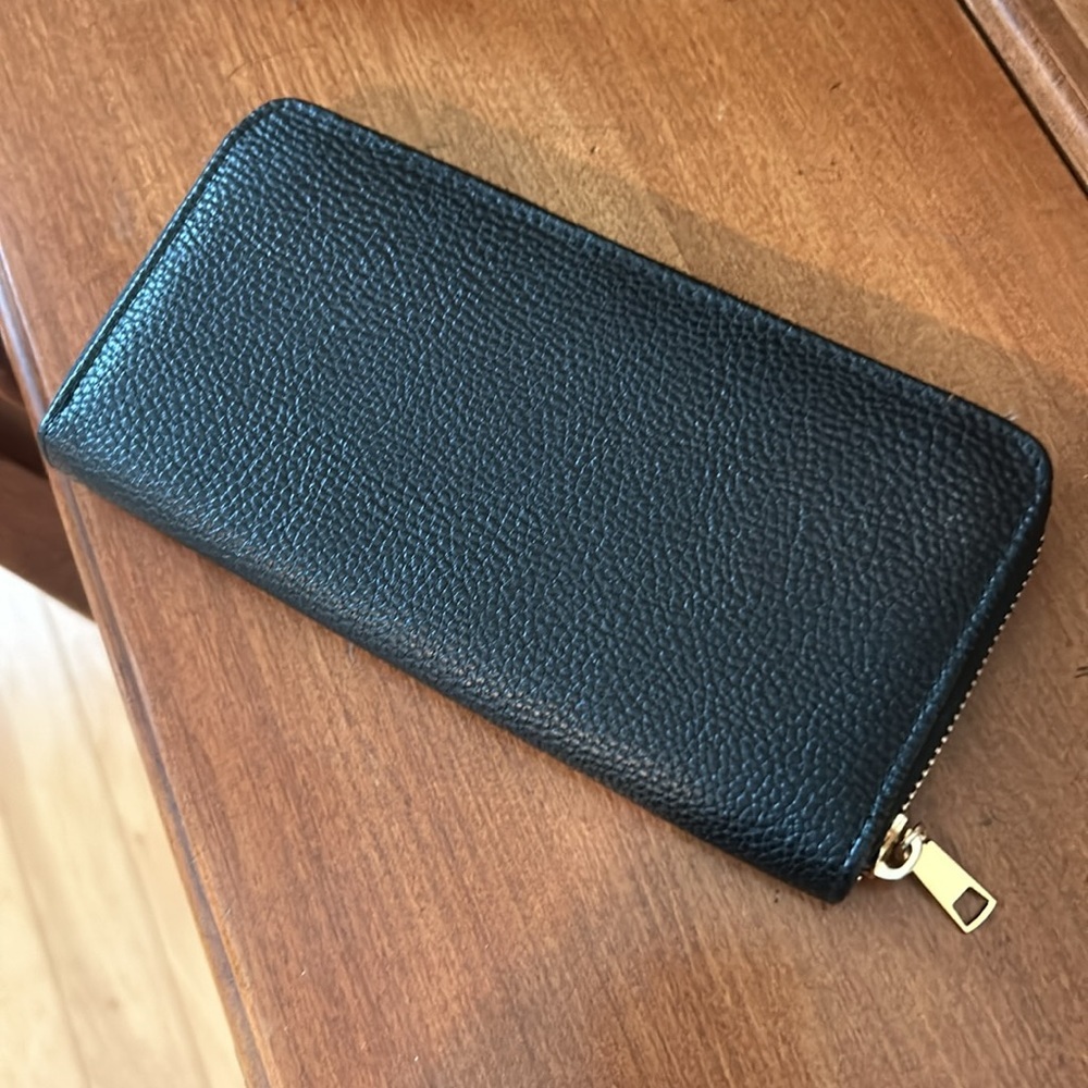 L Eternite Women’s Zippered Black Wallet - Picture 11 of 11